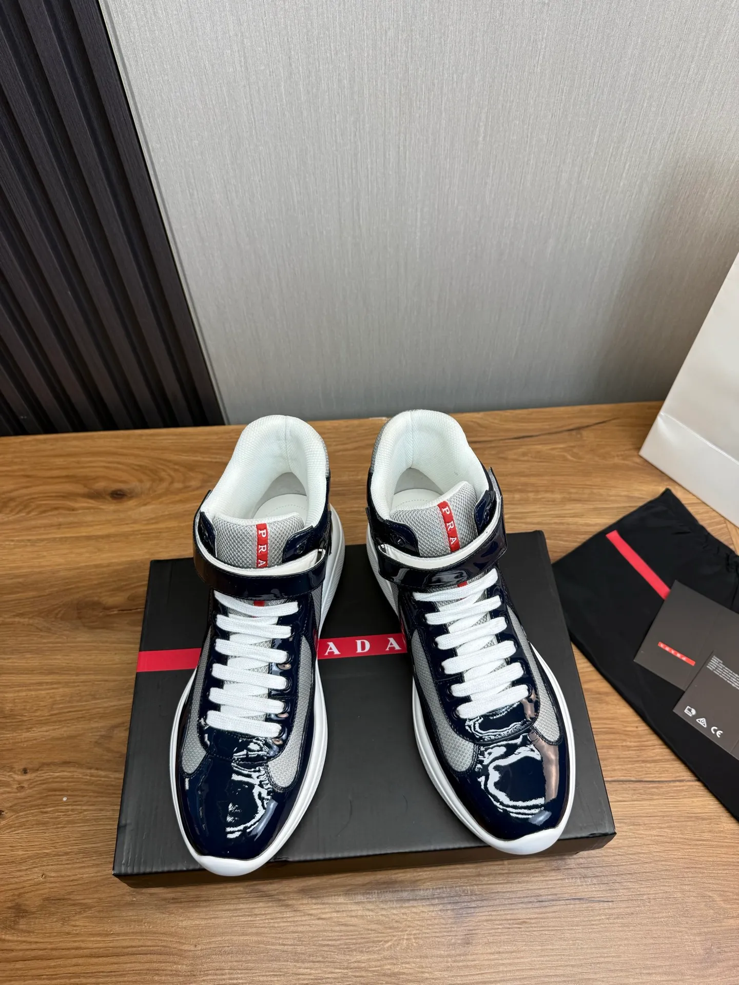 Men's shoes 700💰 [PRADA] Hot selling items🔥Must be recommended every day~~ Official website synchronized, 1:1 high quality shipments✔️ Imported cowhide fabric, cowhide lining, original bottom, high-end airplane box packaging🎁 38-45 (38.45 custom-made, non-refundable)